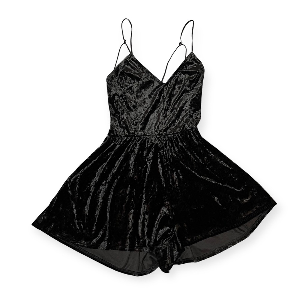 Wet Seal Black Velvet Velour Open Back Criss Cross Romper Size XL but runs small